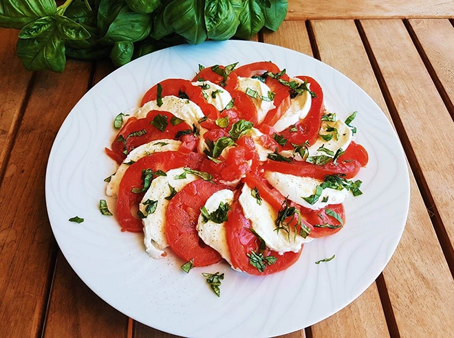 Image de la recette Salade de tomates mozzarella
